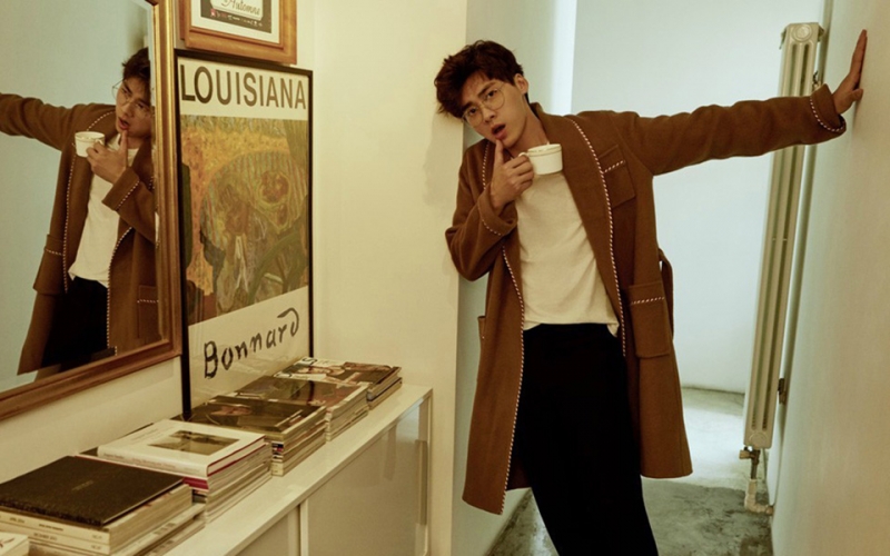 点击大图看下一张:李易峰魅力型男时尚大片