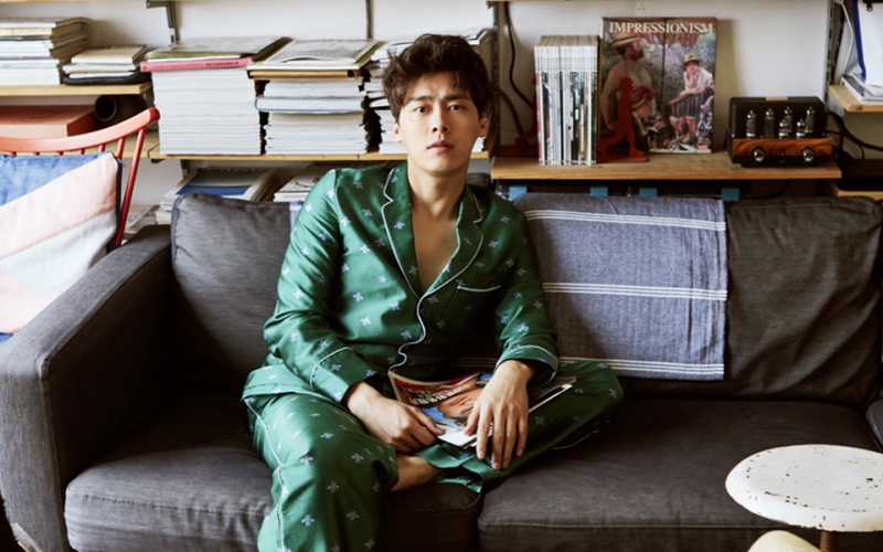 点击大图看下一张:李易峰魅力型男时尚大片