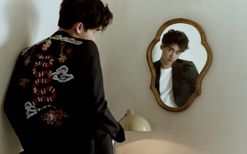 点击大图看下一张:李易峰魅力型男时尚大片