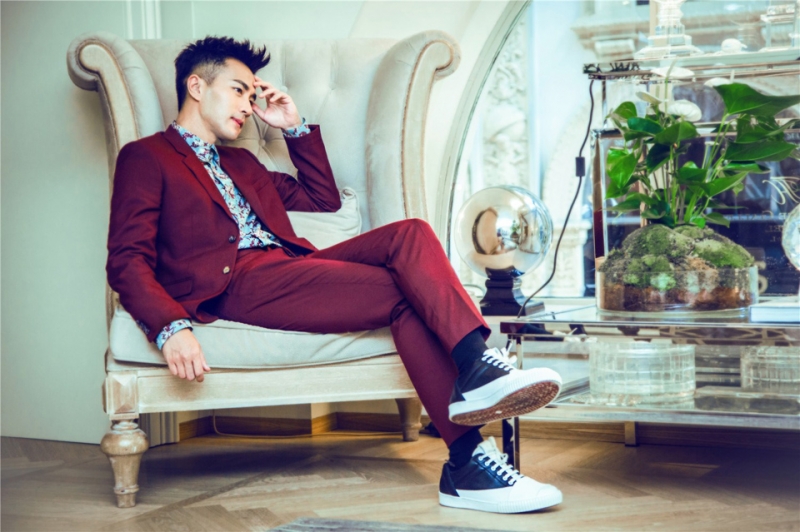 点击大图看下一张:刘恺威米兰时装时尚写真高清图片