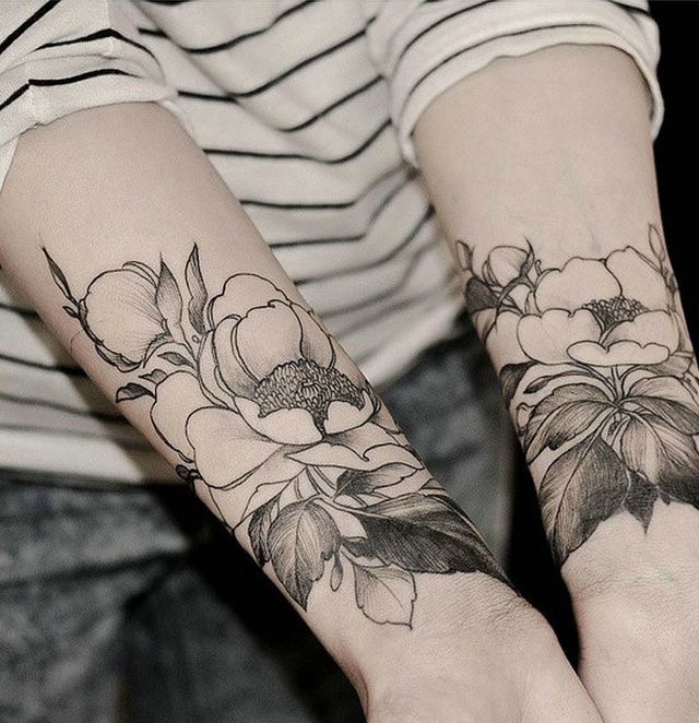 点击大图看下一张：特别唯美精致的手臂花朵纹身图案