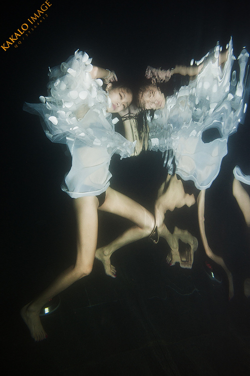 点击大图看下一张：小池子里的欢乐