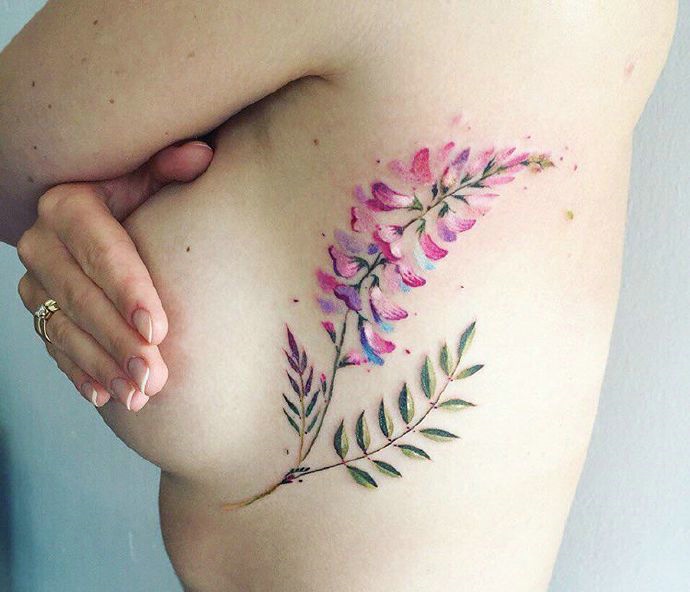 点击大图看下一张：一组适合女生的性感花朵纹身刺青