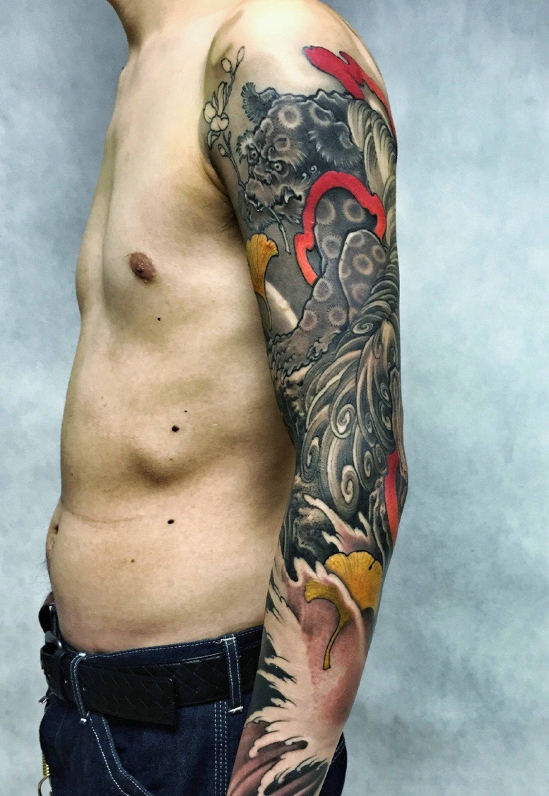 点击大图看下一张：具有男人味的花臂图腾纹身刺青