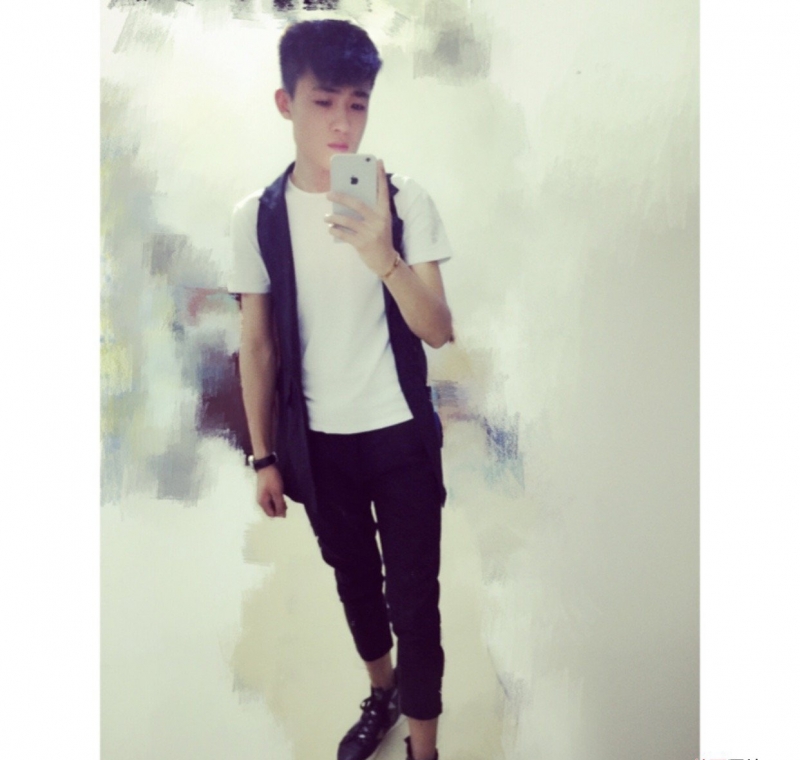 点击大图看下一张：长脸帅哥 17岁的帅哥穿衬衫也很帅