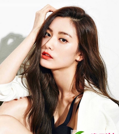 点击大图看下一张：韩国女生流行时尚烫发