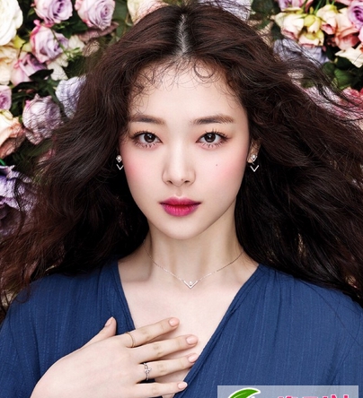 点击大图看下一张：韩国女生流行时尚烫发