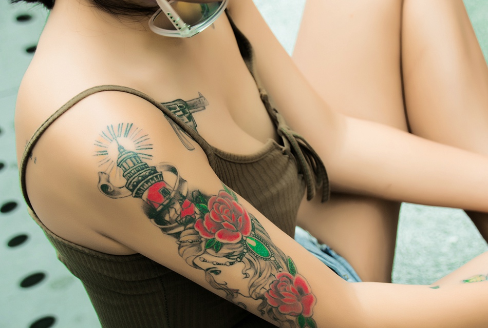 点击大图看下一张：让人痴迷的花臂图腾纹身刺青