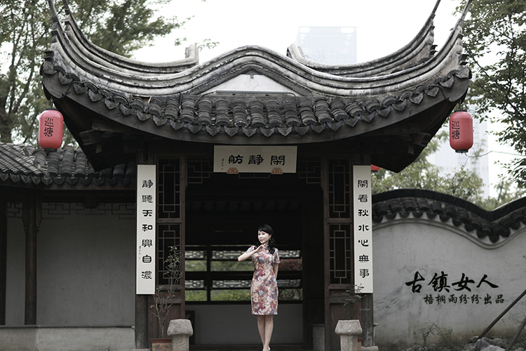 点击大图看下一张：古镇女人