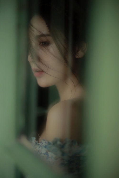 点击大图看下一张：摇曳的花美而妖