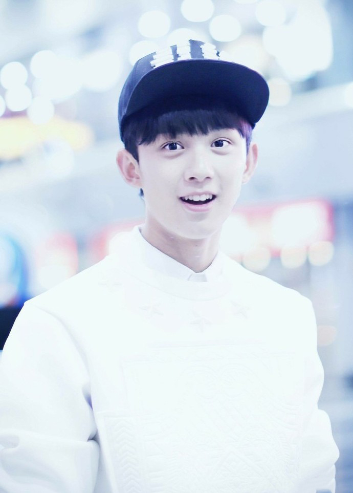 点击大图看下一张:95后小鲜肉帅哥吴磊生活照