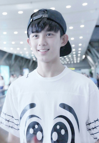 点击大图看下一张:95后小鲜肉帅哥吴磊生活照