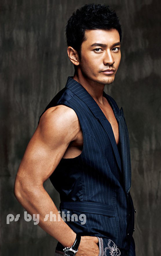 点击大图看下一张：黄晓明肌肉照 西装尽显型男魅力