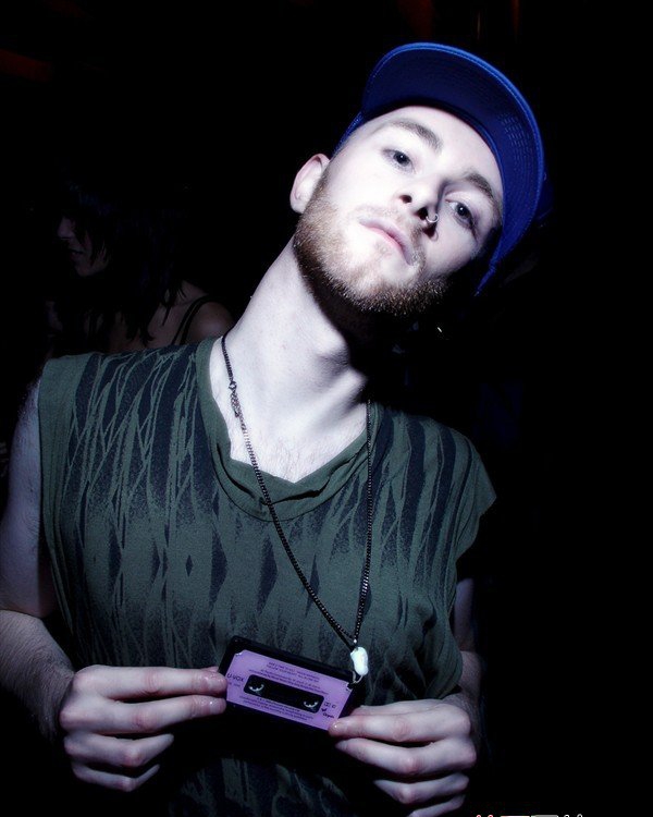 点击大图看下一张：时尚个性的欧美帅哥图片