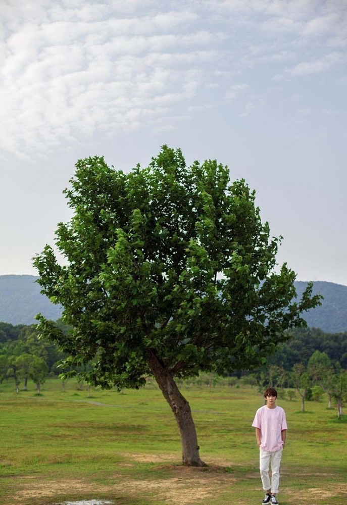 点击大图看下一张：冲破次元!米热新写真宛若漫画美少年