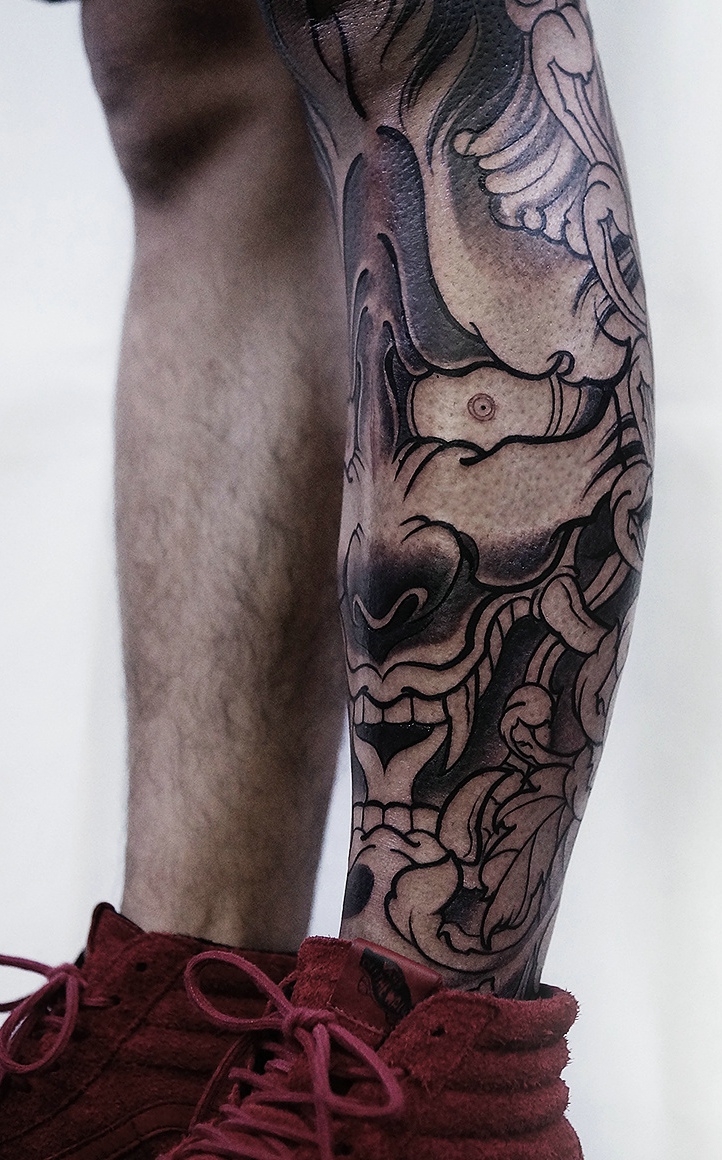 点击大图看下一张：包小腿经典十足的般若纹身图案