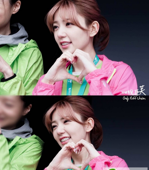 点击大图看下一张:郭雪芙也剪八字刘海 韩式八字刘海到底多显瘦