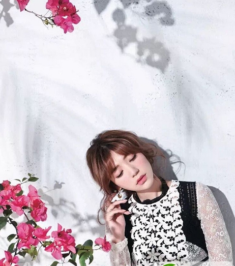 点击大图看下一张:郭雪芙也剪八字刘海 韩式八字刘海到底多显瘦