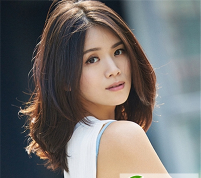 点击大图看下一张：女明星发型优雅示范 轻松塑造最新时尚潮流