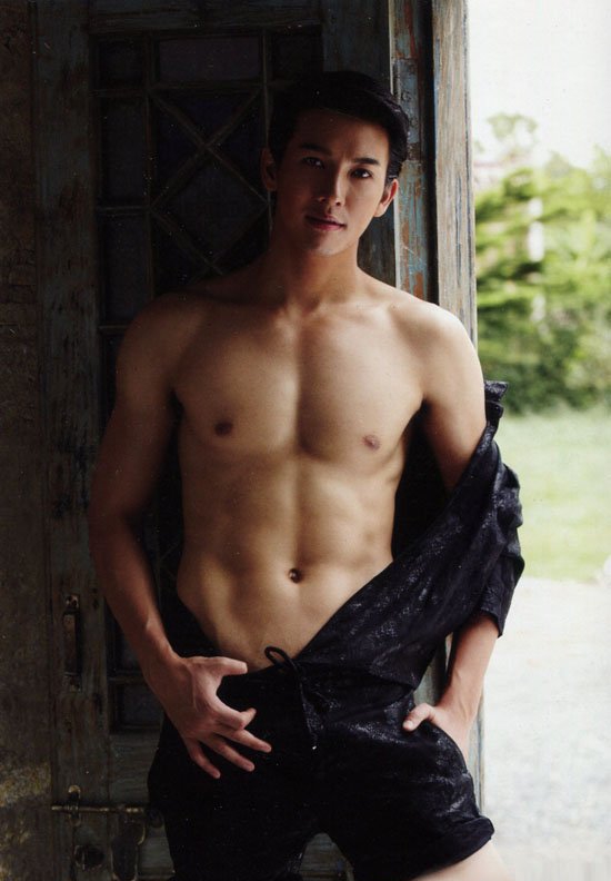 点击大图看下一张：泰国帅哥push性感肌肉照曝光
