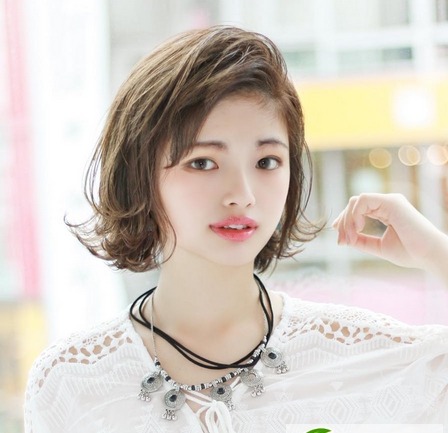 点击大图看下一张：女生短发流行发色 短发染发显白减龄发色