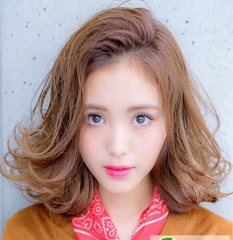 点击大图看下一张：女生短发流行发色 短发染发显白减龄发色