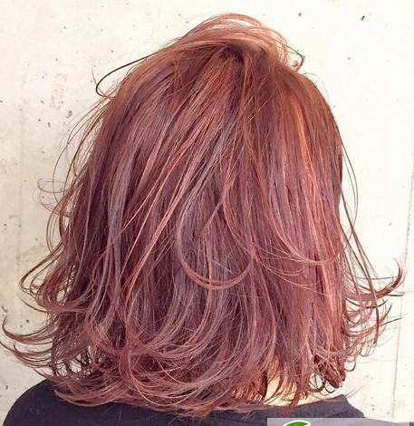 点击大图看下一张：女生短发流行发色 短发染发显白减龄发色