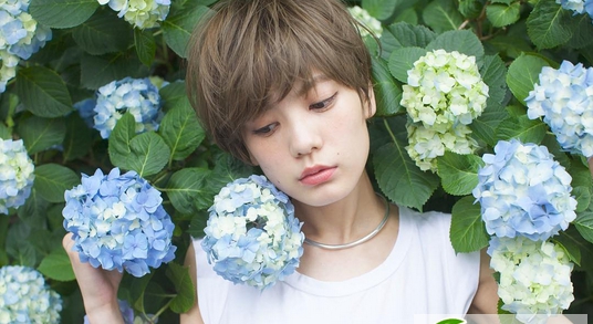 点击大图看下一张:气质女生短发正流行