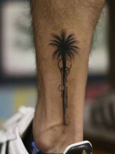 小腿部个性创意的小图腾纹身刺青