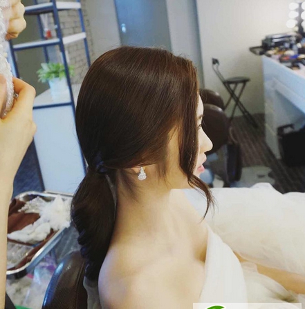 点击大图看下一张：韩式时尚新娘发型图片