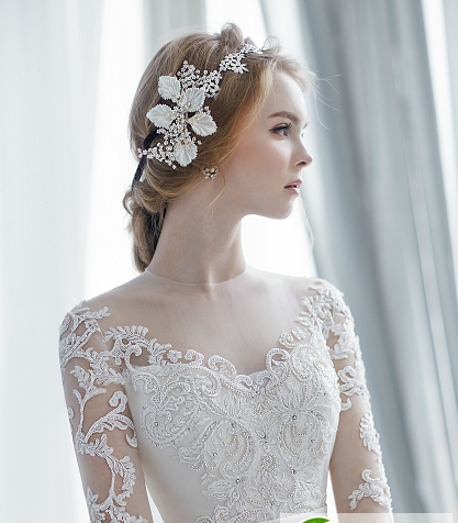 点击大图看下一张：欧式高贵时尚新娘发型