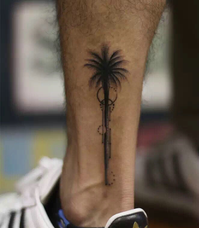点击大图看下一张：小腿部个性创意的小图腾纹身刺青