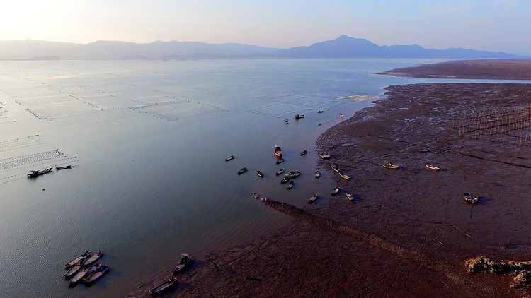 点击大图看下一张：静静的海湾