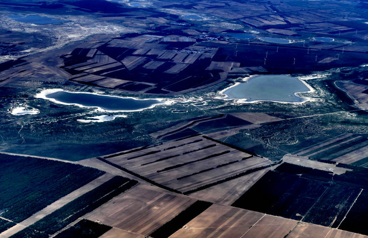 点击大图看下一张：像外星球的神奇地貌