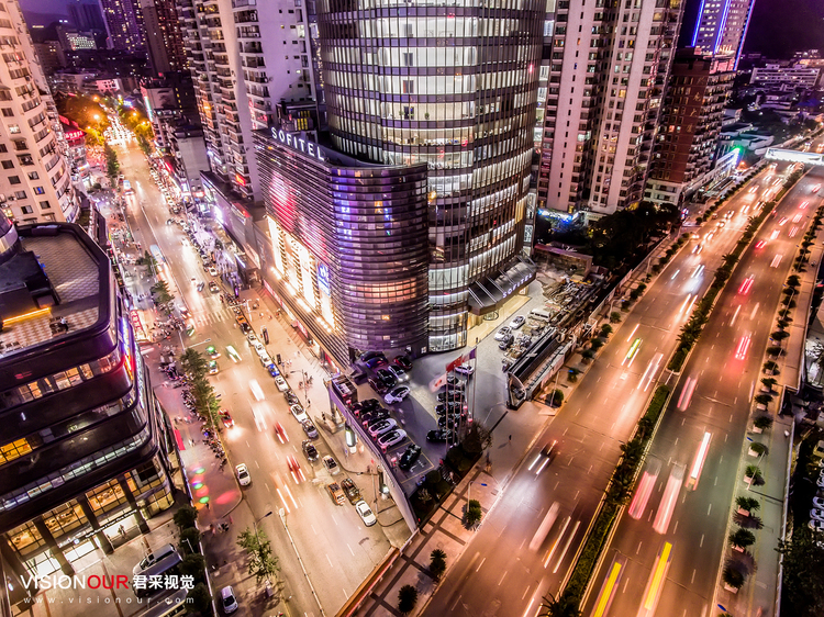 点击大图看下一张:夜幕降临后的城市