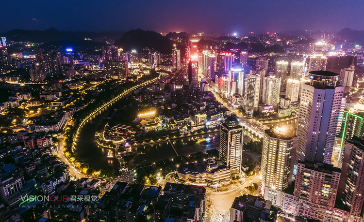 点击大图看下一张:夜幕降临后的城市