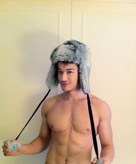 点击大图看下一张:RMIUC樊野私照写真