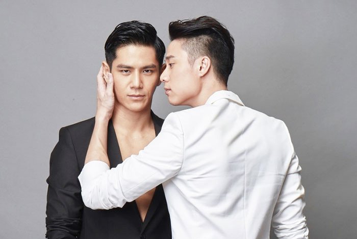 点击大图看下一张：两个帅哥在一起图片