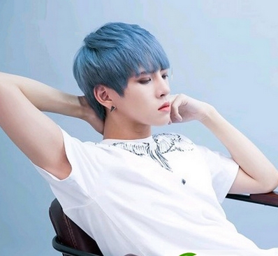 点击大图看下一张：男生蓝色染发发型图片