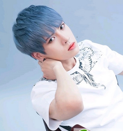 点击大图看下一张：男生蓝色染发发型图片