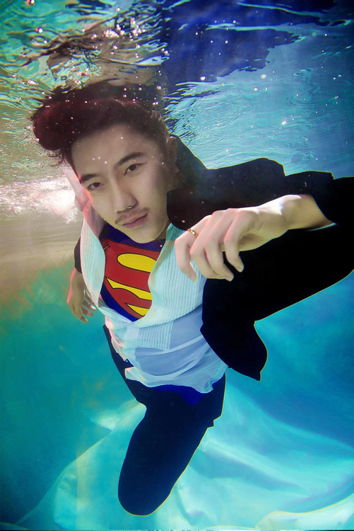 点击大图看下一张：水下Superman