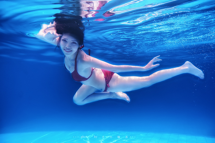 点击大图看下一张：夏之水下魅影