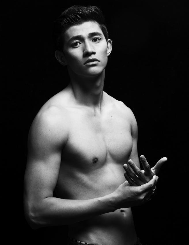 点击大图看下一张:李子峰大尺度写真