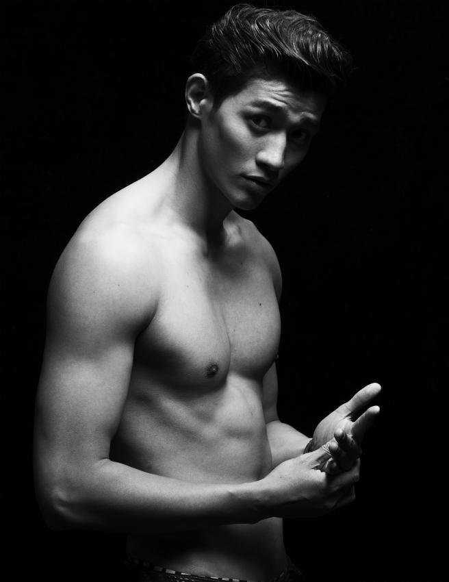 点击大图看下一张:李子峰大尺度写真