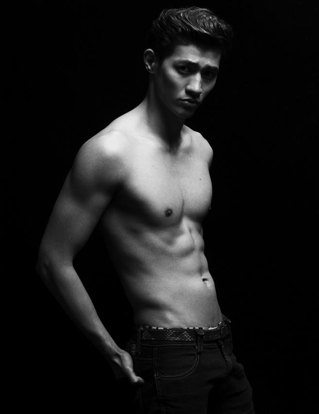 点击大图看下一张：李子峰大尺度写真