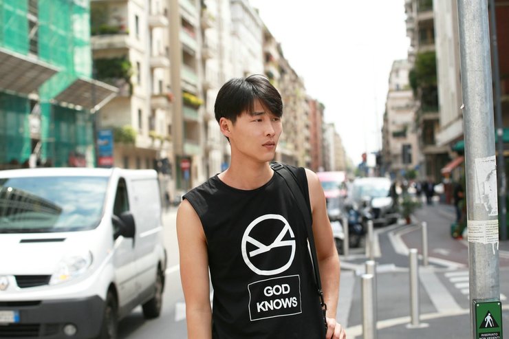 点击大图看下一张：李振夏日街拍照曝光