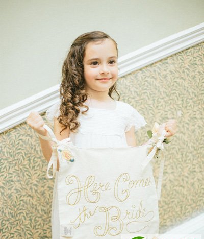 点击大图看下一张：超漂亮可爱女花童发型