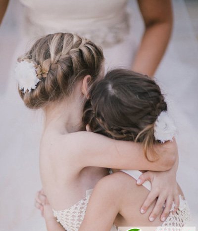 点击大图看下一张：超漂亮可爱女花童发型