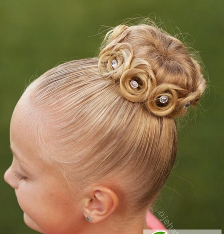 点击大图看下一张：儿童夏季编发扎发大全