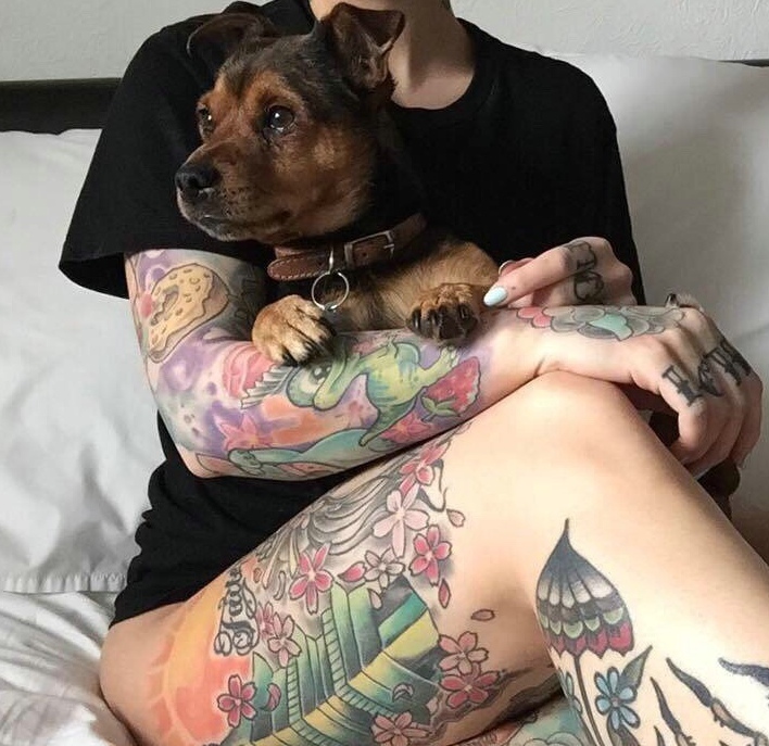 点击大图看下一张：热爱小狗的私房女生个性图腾纹身刺青